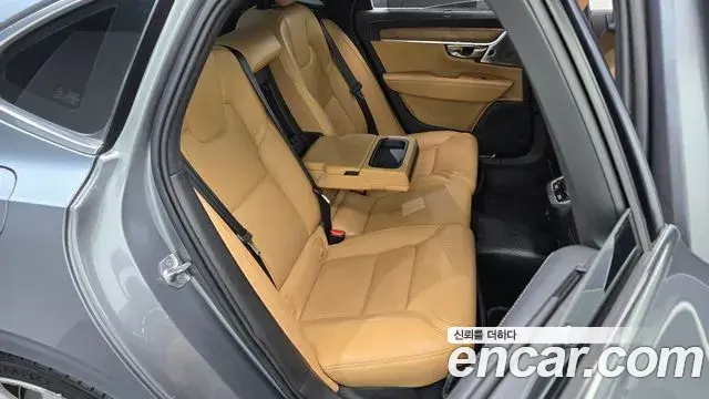Volvo S90 2019 — Photo 30/36