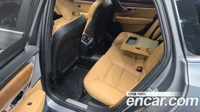 Volvo S90 2019 — Photo 17/36
