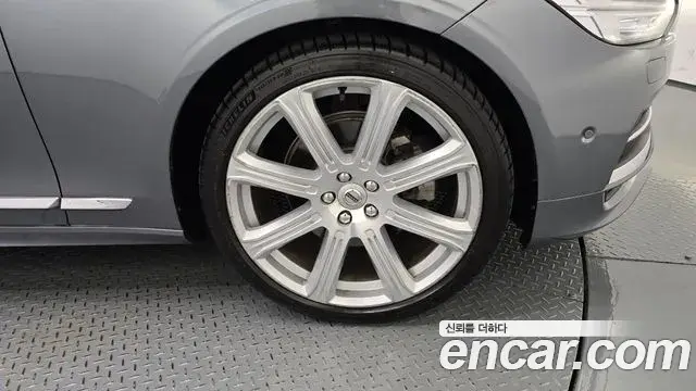 Volvo S90 2019 — Photo 22/36