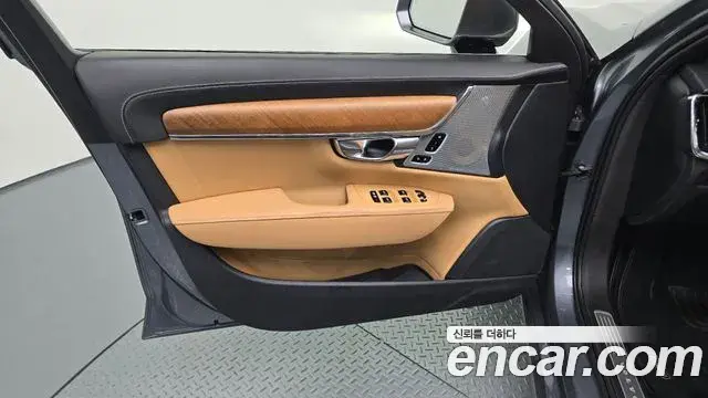 Volvo S90 2019 — Photo 3/36