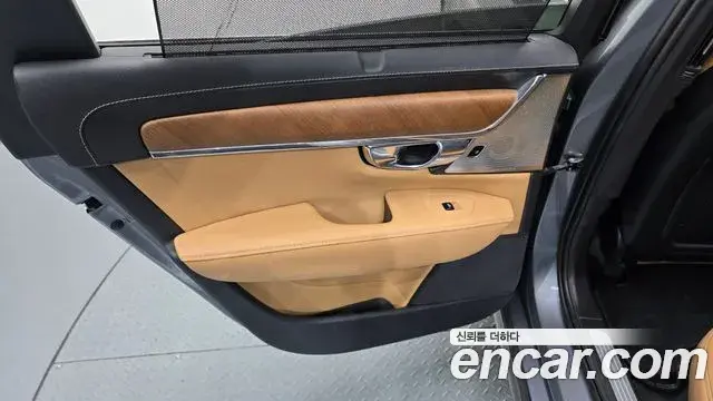 Volvo S90 2019 — Photo 14/36