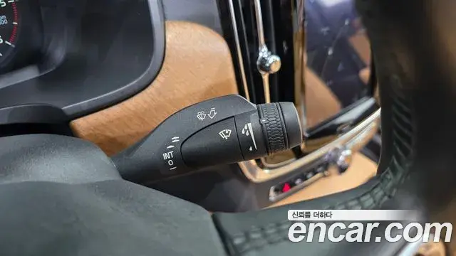 Volvo S90 2019 — Photo 16/36