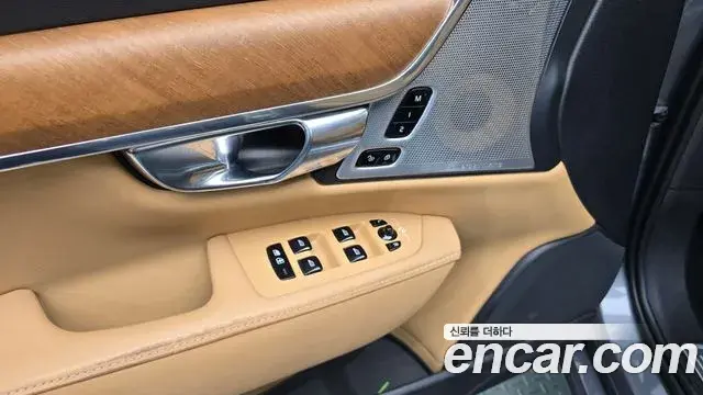 Volvo S90 2019 — Photo 18/36