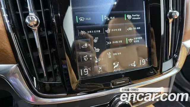 Volvo S90 2019 — Photo 27/36