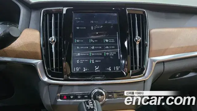 Volvo S90 2019 — Photo 9/36