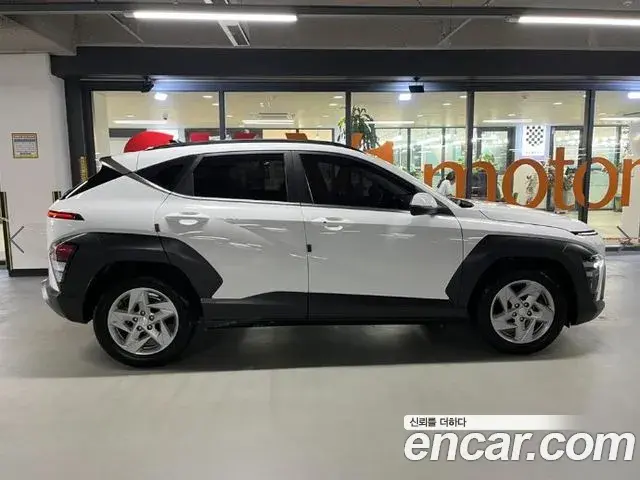Hyundai Kona 2023 — Фото 2/18