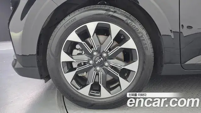 Kia Carnival 2023 — Фото 4/20