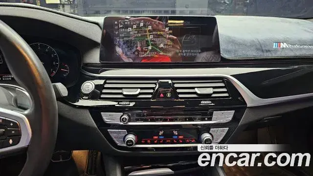 BMW 5 Series 2019 — Фото 14/20