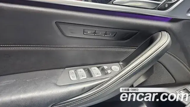 BMW 5 Series 2019 — Фото 17/20