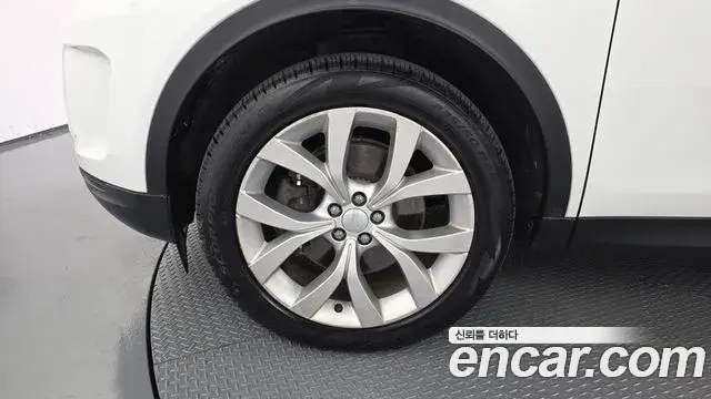 Land Rover Discovery Sport 2023 — Фото 4/20
