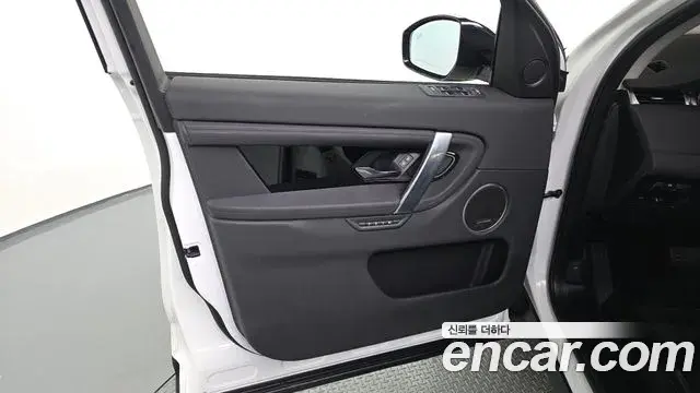 Land Rover Discovery Sport 2023 — ფოტო 19/34