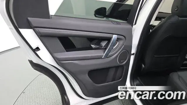 Land Rover Discovery Sport 2023 — ფოტო 14/34