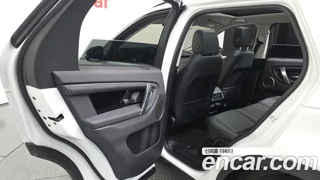 Land Rover Discovery Sport 2023 — ფოტო 26/34