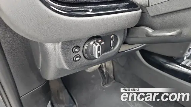 Mini Cooper Clubman 2021 — Photo 17/20