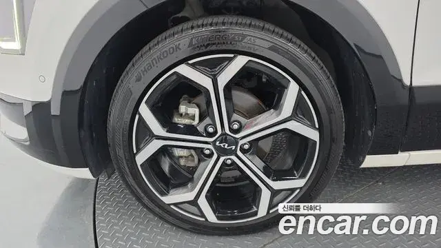 Kia Niro 2022 — Фото 5/20