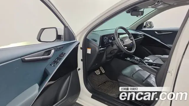 Kia Niro 2022 — Фото 10/20