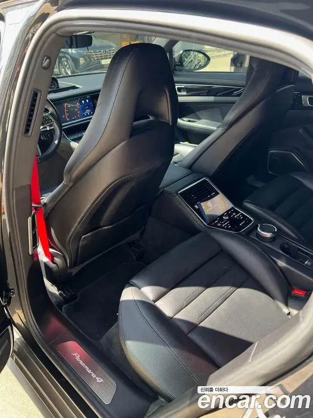 Porsche Panamera 2018 — Фото 10/17
