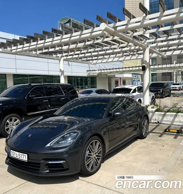 Porsche Panamera 2018 — Фото 11/17