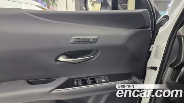 Lexus UX300h 2025 — ფოტო 4/20