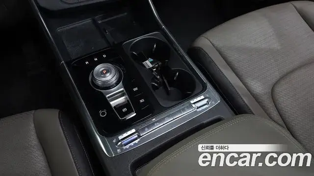 Kia Carnival 2024 — Şəkil 28/34