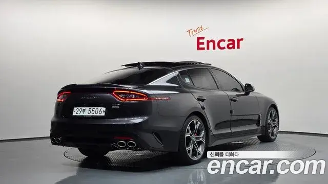 Kia Stinger 2019 — Фото 2/20