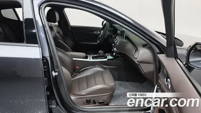Kia Stinger 2019 — Şəkil 21/35