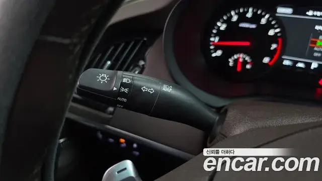 Kia Stinger 2019 — Şəkil 30/35