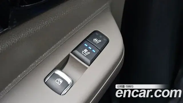 Kia Carnival 2024 — Фото 18/20