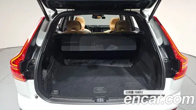 Volvo XC60 2020 — Фото 20/20