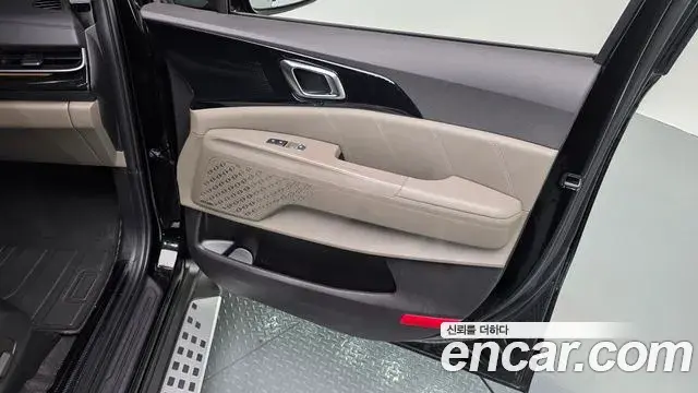 Kia Carnival 2025 — Şəkil 29/35