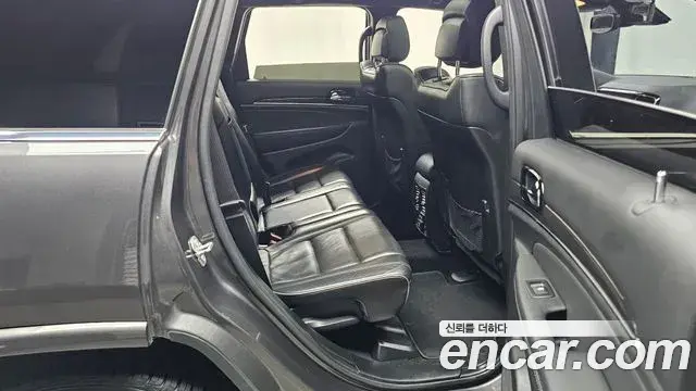 Jeep Grand Cherokee 2021 — Şəkil 14/20