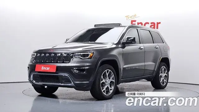 Jeep Grand Cherokee 2019 — Photo 31/34