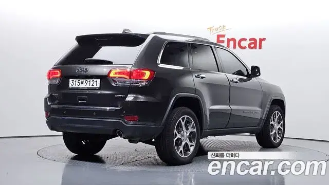 Jeep Grand Cherokee 2019 — Photo 34/34