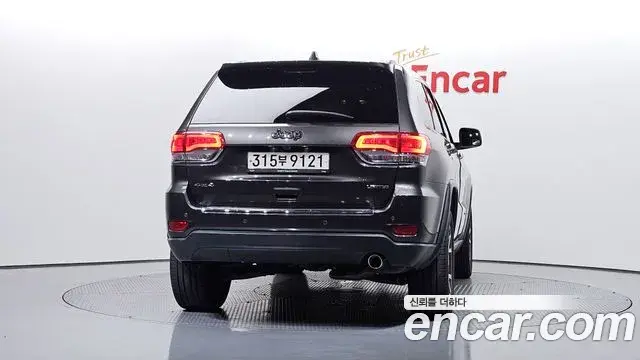Jeep Grand Cherokee 2019 — Photo 13/34