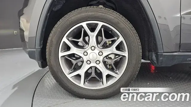Jeep Grand Cherokee 2019 — Photo 6/34