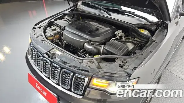 Jeep Grand Cherokee 2019 — Photo 23/34