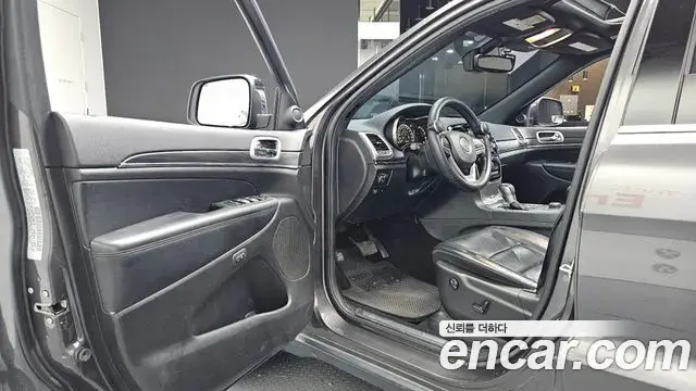 Jeep Grand Cherokee 2019 — Photo 10/34