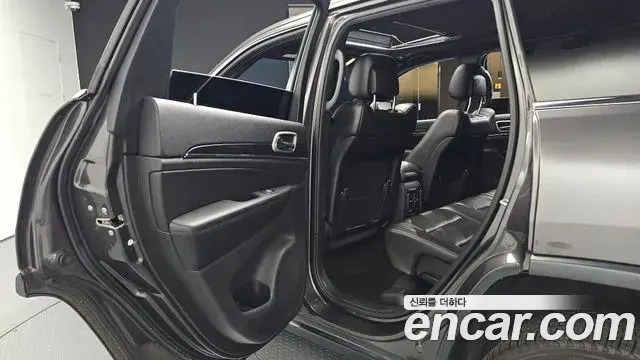 Jeep Grand Cherokee 2019 — Photo 4/34