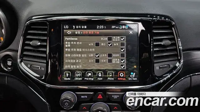 Jeep Grand Cherokee 2019 — Photo 22/34