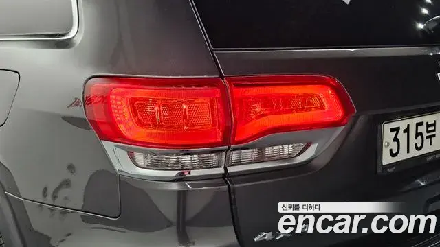 Jeep Grand Cherokee 2019 — Photo 33/34