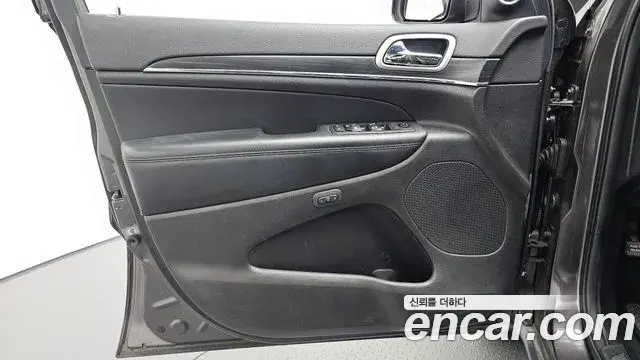 Jeep Grand Cherokee 2019 — Photo 26/34
