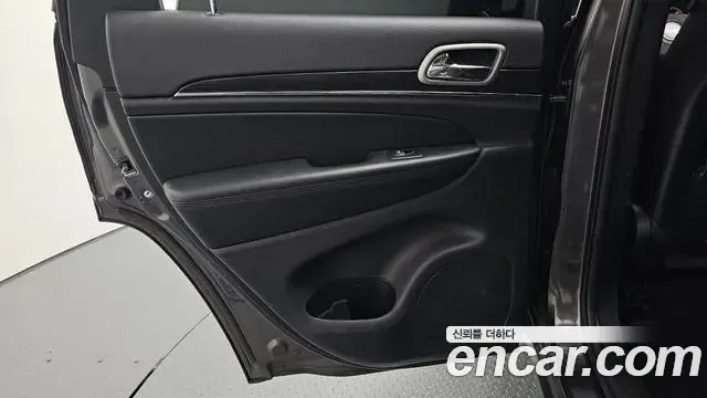Jeep Grand Cherokee 2019 — Photo 29/34