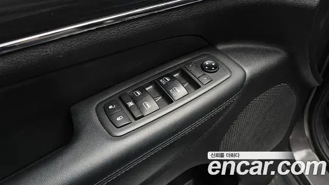 Jeep Grand Cherokee 2019 — Photo 30/34
