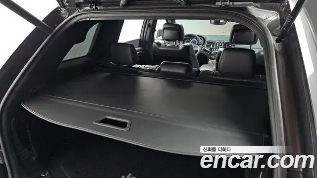 Jeep Grand Cherokee 2019 — Photo 19/34