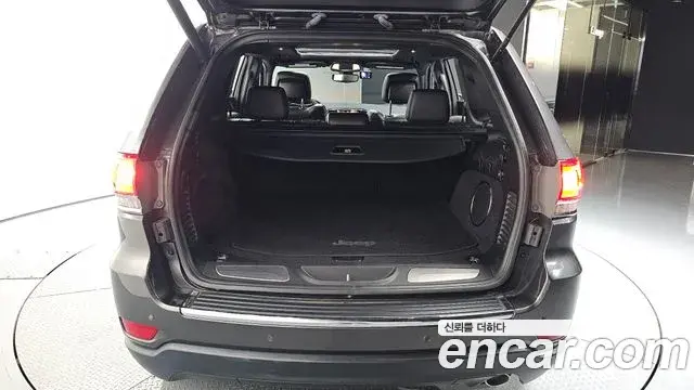 Jeep Grand Cherokee 2019 — Photo 8/34