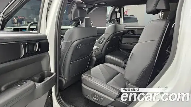 Hyundai Santa Fe 2023 — Фото 12/20