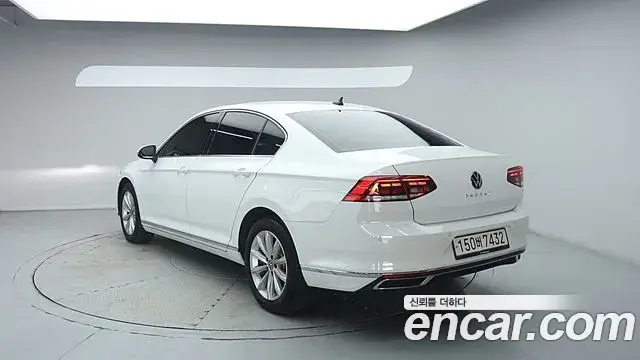 Volkswagen Passat GT 2021 — Фото 2/20