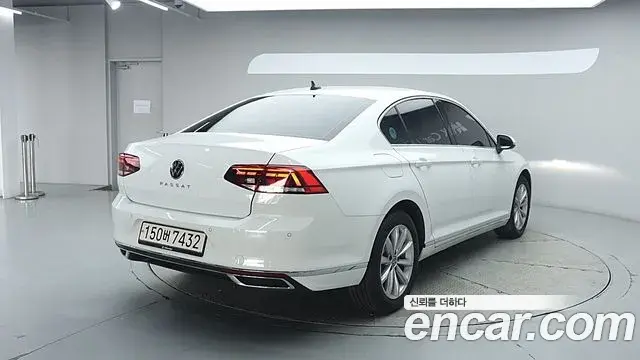 Volkswagen Passat GT 2021 — Фото 3/20