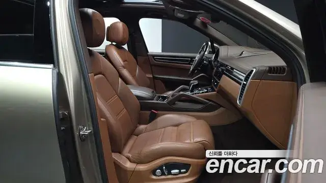Porsche Cayenne 2019 — Фото 11/20