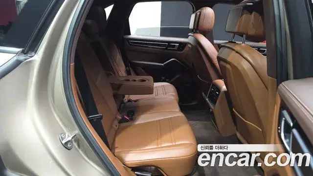 Porsche Cayenne 2019 — Фото 12/20